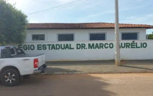 Uma bomba chegou a ser disparada no pátio da escola e atingiu uma aluna. | Foto: Reprodução