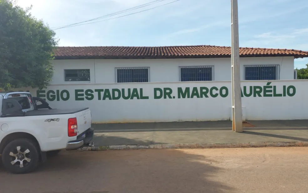 Uma bomba chegou a ser disparada no pátio da escola e atingiu uma aluna. | Foto: Reprodução