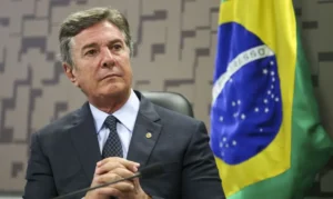 Brasília - O senador Fernando Collor, durante audiência pública na Comissão de Relações Exteriores e Defesa Nacional, do Senado, para debater questões ligadas à soberania nacional e aos projetos estratégicos do Exército do Brasil. (Marcelo Camargo/Agência Brasil)