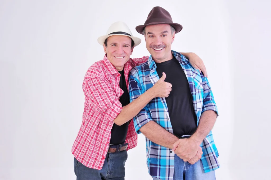 Nilton Pinto e Tom Carvalho se despendem dos fãs em suas últimas apresentações neste fim de semana no Teatro Goiânia | Foto: Divulgação