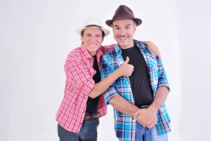 Nilton Pinto e Tom Carvalho se despendem dos fãs em suas últimas apresentações neste fim de semana no Teatro Goiânia | Foto: Divulgação