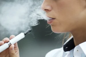 Consumo pode encadear em maiores chances de desenvolver doenças respiratórias e câncer através do hábito | Foto: Divulgação