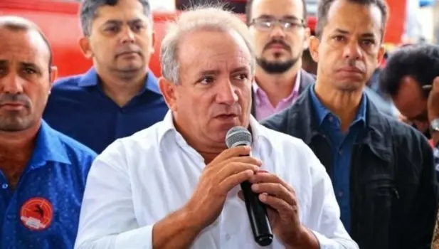 Se continuar “leal”, é improvável que Gustavo Mendanha deixe de andar por toda Aparecida fazendo campanha para reeleger Vilmar Mariano | Foto: Reprodução