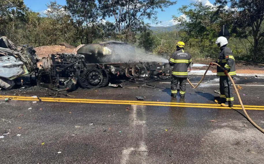 Durante acidente, um acompanhante também sofreu fratura na clavícula  eno braço esquerdo | Foto: Divulgação/Corpo de Bombeiros
