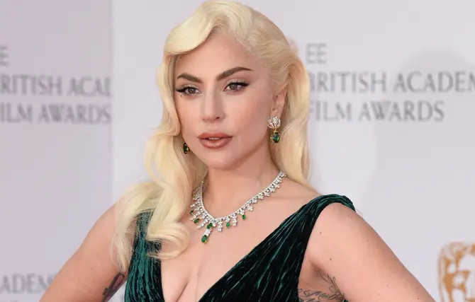 O rapaz apenas conseguiu chegar até o final da garagem na mansão de Gaga | Foto: Reprodução/ABACA