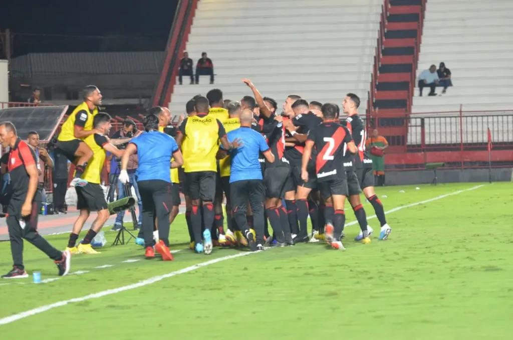 No Estádio Antônio Accioly, o Dragão bateu o Tubarão pelo placar de 2 a 1 (Foto: Afonso Cardoso)