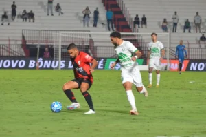 No Estádio Antônio Accioly, o Rubro-Negro bateu a Chape pelo placar de 2 a 1 | Foto: Afonso Cardoso