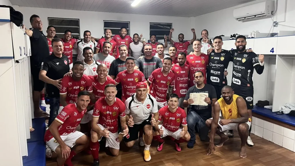 Técnico colorado vê equipe cada vez mais unida e afirma que a meta é manter a produtividade nas próximas rodadas (Foto: Fernando Brito / Vila Nova)