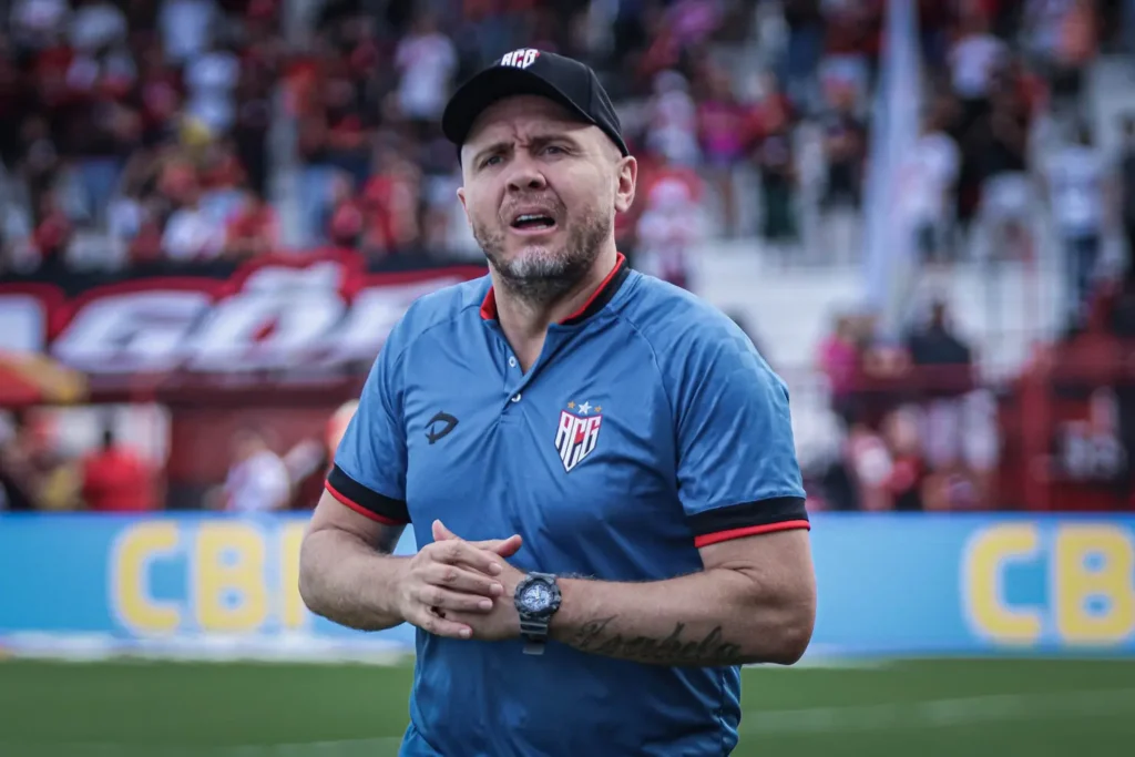 Mozart deixa o comando do Atlético Goianiense depois de apenas sete partidas | Foto: Ingryd Oliveira/Atlético-GO