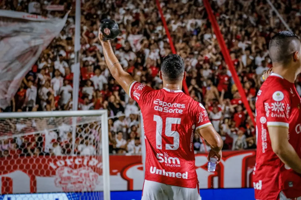 10 mil torcedores comparecem ao OBA e Hugo Bravo fala em fazer um caldeirão nos jogos do Vila Nova como mandante (Foto: Roberto Côrrea / Vila Nova)