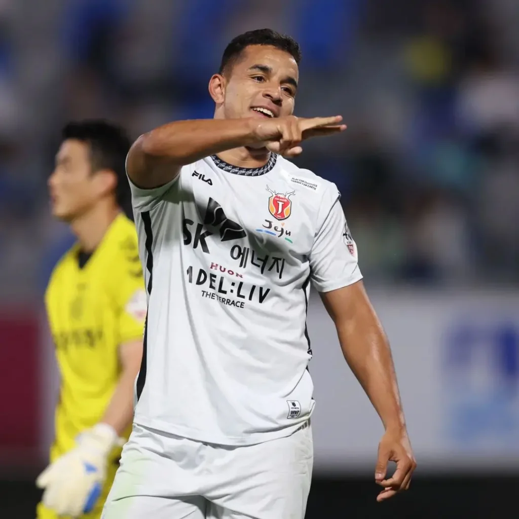 Artilheiro do Guarani em 2022, Yuri Tanque segue repetindo os feitos pelo Jeju United, da Coreia do Sul (Foto: Divulgação / Jeju United)