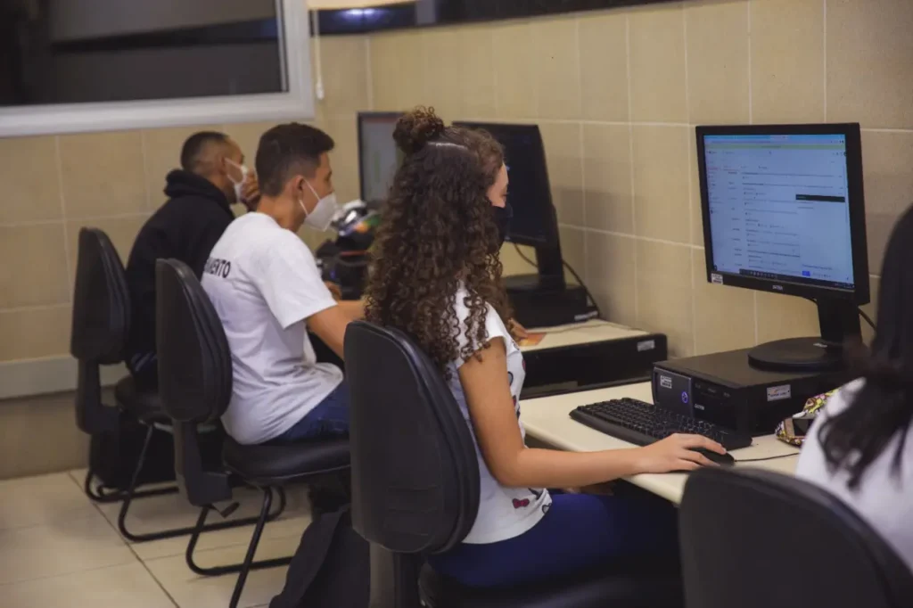 Logo após a realização da matrícula, o candidato receberá um e-mail com a confirmação da inscrição | Foto: Sedec