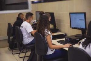 Logo após a realização da matrícula, o candidato receberá um e-mail com a confirmação da inscrição | Foto: Sedec