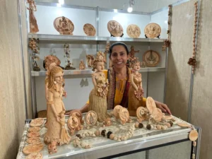 A exposição conta com mais de 30 artesãos, além de atrações artísticas, praça de alimentação e espaço para crianças com brinquedos e gibis | Foto: Secom