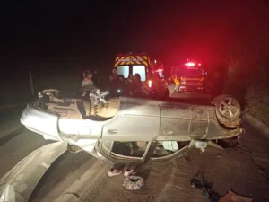 Uma das vítimas que estava fora do veículo veio a óbito no local | Foto: CBMGO