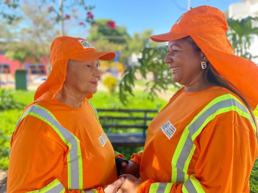 Mãe de dois, a auxiliar de limpeza espera ser motivo de orgulho para seus filhos, assim como Dona Deusnair é pra ela | Foto: Comurg