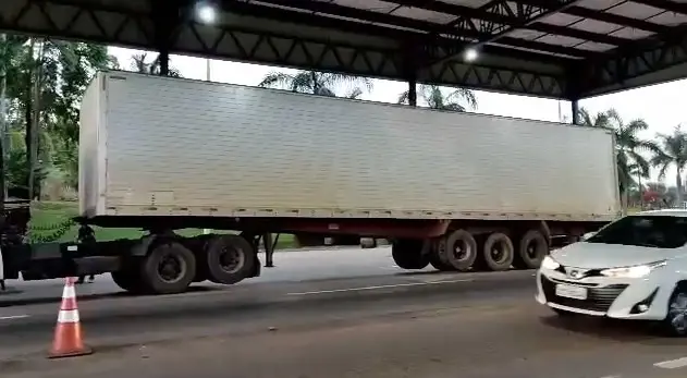 Motorista de carreta faz zigue-zague na BR-060 e é preso por dirigir embriagado em Anápolis