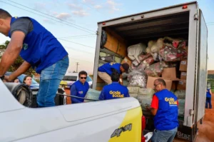 Primeira-dama comandou início da distribuição dos benefícios a comunidades carentes e pessoas em situação de rua, em Goiânia. | Foto: Secom