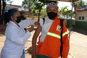 Esse ponto de vacinação tem o objetivo de ajudar aqueles colaboradores que querem se imunizar contra os vírus. | Foto: Divulgação / Secom