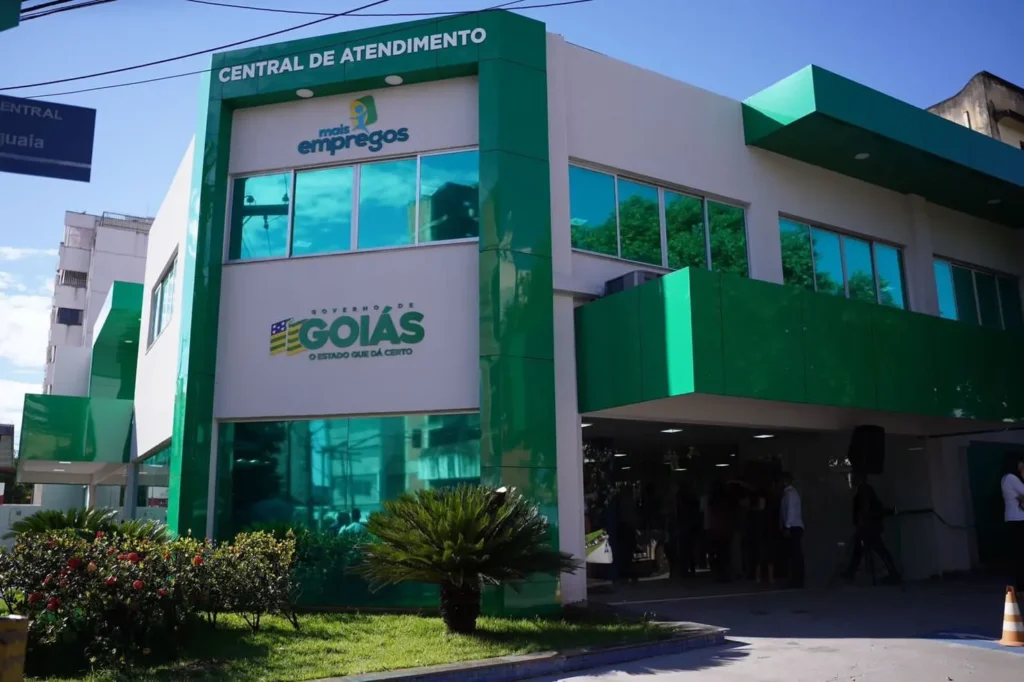 Oportunidades são para auxiliar de limpeza, padeiro, açougueiro e porteiro, em Goiânia. | Foto: Secom