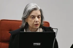 Ela deverá assumir o comando do TSE em junho. | Foto: STF