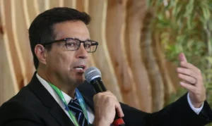 O presidente do Banco Central, Roberto Campos Neto discursa no congresso Mercado Global de Carbono, no Jardim Botânico, zona sul do Rio.