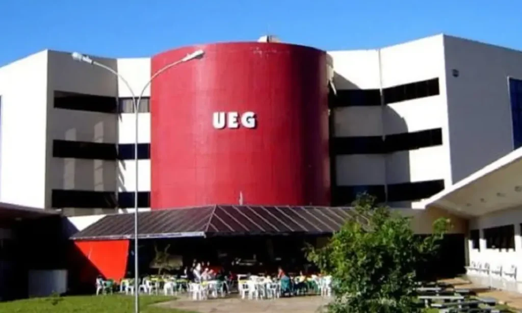 UEG abre vagas para transferências, portadores de diploma e reingresso