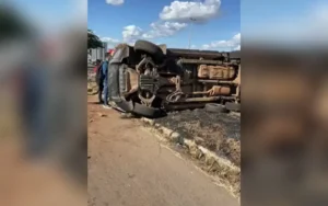 Todos os quatro policias militares envolvidos no acidente estão bem e tiveram apenas arranhões nos braços. | Foto: Reprodução / TV anhanguera