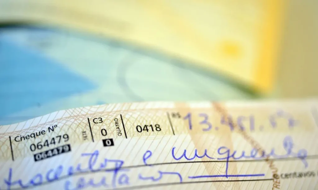Uma das novidades é a possibilidade de uso do nome social nas folhas do talão de cheque, a exemplo do que já é feito no Pix | Foto: Agência Brasil