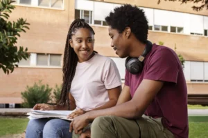 Ao todo, são ofertadas 450 vagas em 11 cursos de graduação. Candidatos devem se inscrever exclusivamente por meio do site da Universidade Estadual de Goiás | Foto: Freepik