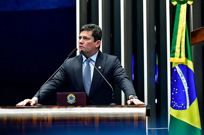 De acordo com o colunista, um aliado do senador informou que Moro deve renunciar e alegar que está sendo "perseguido" politicamente. | Foto: Senado