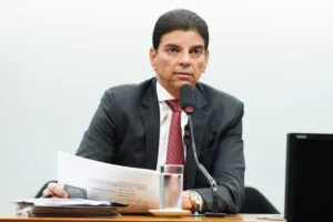 Texto prevê que o governo não sofrerá sanções por descumprir a meta fiscal se adotar medidas de ajuste. | Foto: Câmara
