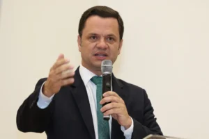 Torres chegou a PF por volta das 14h escoltado pela Polícia Militar (PM). | Foto: Agência Brasil