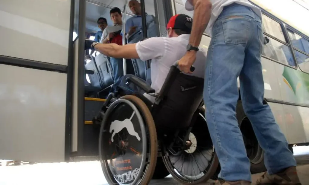 69% dos entrevistados disseram que já chegaram atrasados ou até mesmo perderam algum compromisso devido dificuldades no transporte | Foto: Agência Brasil