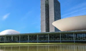 Mais de 100 deputados já assinaram pedido de impeachment contra Lula por fala sobre Holocausto