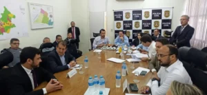 Parlamentares fazem diligências na área rural. | Foto: Alex Schneider