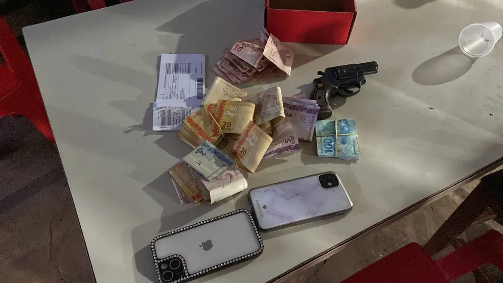 São investigadas pessoas que teriam cedido suas contas pessoais para receber dinheiro decorrente de golpes e fraudes | Foto: Polícia Federal/ Divulgação