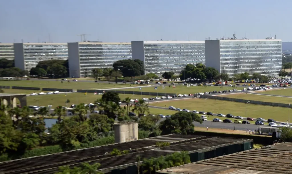 Governo federal anuncia abertura de concursos para mais 2,4 mil cargos efetivos