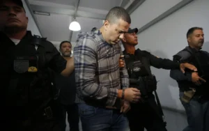 Bruno de Souza Rodrigues estava foragido e foi encontrado em um prédio localizado no Morro do Vidigal, Zona Sul do Rio de Janeiro | Foto: Reprodução/Marcos Porto/Agência O Dia