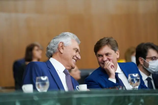 Enquanto constrói viabilidade para disputar Paço, Bruno Peixoto pode ser convencido por Caiado a permanecer na cadeira de presidente da Alego