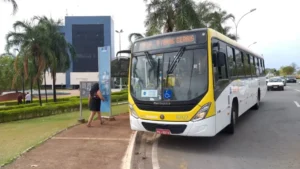 Segundo o presidente do Sindcoletivo, Carlos Santos, após conversa, as empresas de ônibus concederam o aumento de 9,5%, retroativo. | Foto: Reprodução