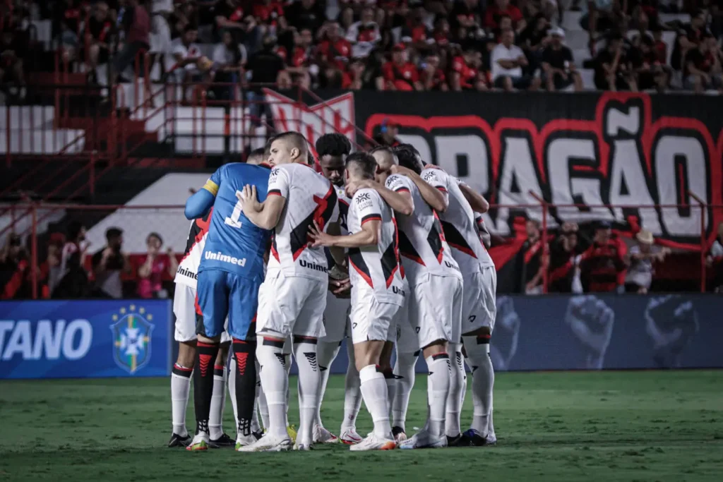Querendo garantir a boa fase em casa, Atlético recebe o Ceará nesta noite, no Accioly (Foto: Ingryd Oliveira/ACG)