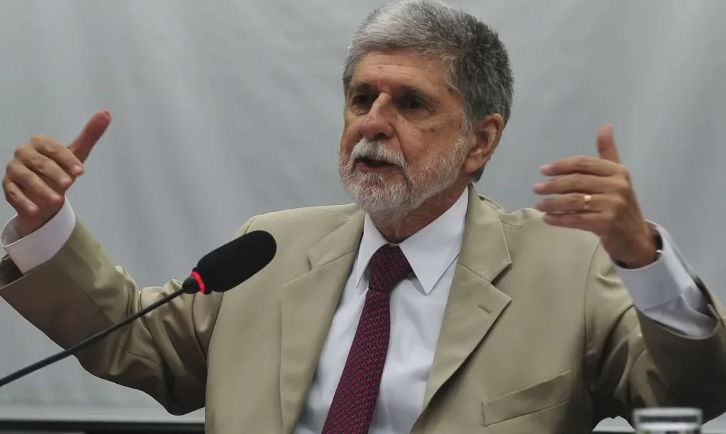 O ministro da Defesa, Celso Amorim, fala sobre a política de defesa brasileira em audiência pública na Comissão de Relações Exteriores da Câmara (Antonio Cruz/Agência Brasil)