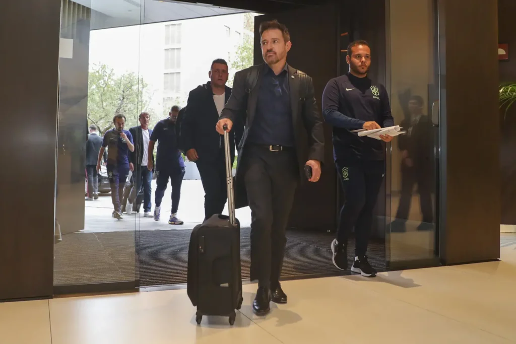 Convocados por Ramon Menezes se apresentam em Barcelona para amistosos (Foto: Joilson Marconne/CBF)