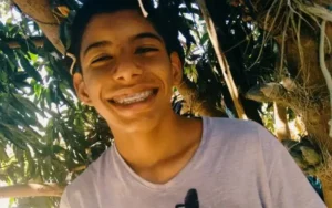 Além da morte do jovem Roberto Campos da Silva, conhecido como Robertinho, os policiais foram acusados pela tentativa de homicídio do pai dele | Foto: Arquivo pessoal