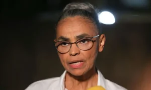 Brasília (DF), 05/06/2023  - Ministra do Meio Ambiente, Marina Silva, fala a EBC, durante solenidade de  homenagem para lembrar um ano da morte do indigenista Bruno Pereira e do jornalista britânico Dom Phillips. Foto Valter Campanto/Agência Brasil.