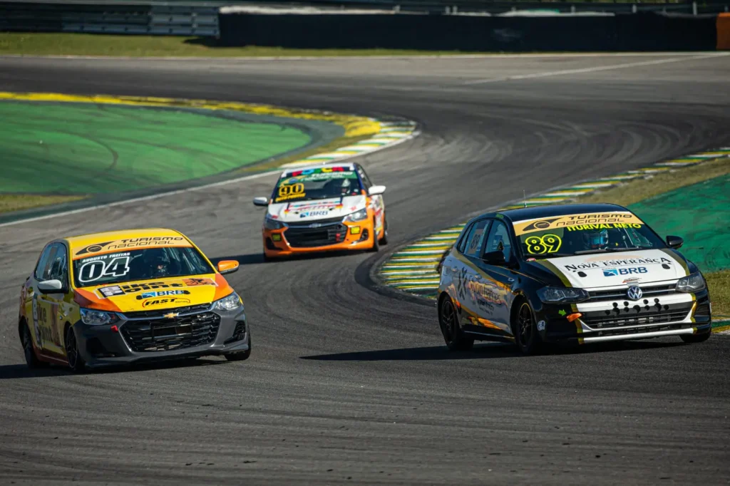 Estreante Iturival Neto (89) foi um dos três pilotos da "B" com pole nesta sexta (Magnus Torquato/Vicar)