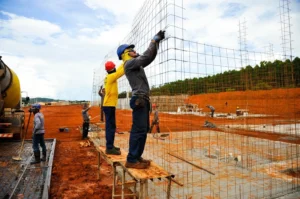 Operários trabalham em obras de casas a custo zero: 6 mil moradias já estão garantidas em 130 municípios | Foto:  Octacílio Queiroz