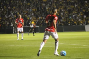 Com direito a "Lei do ex" Dragão perde mais uma fora de casa e tem a segunda pior defesa no campeonato (Foto: Celso da Luz/ Assessoria de imprensa C. E.C.)
