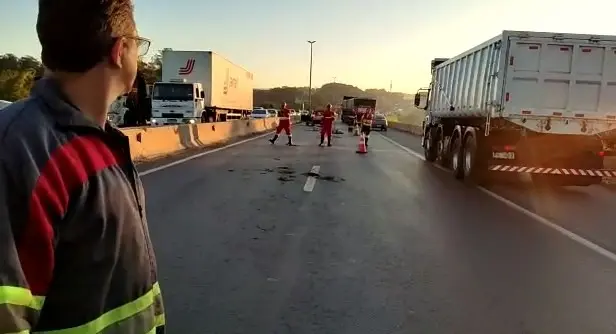 Carro atropela ciclista e condutor foge sem prestar socorro, em Goiânia